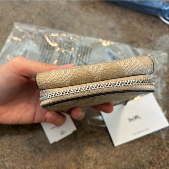 Coach compact wallet - Picture 7 of 9